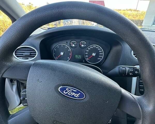 Серый Форд Фокус, объемом двигателя 1.6 л и пробегом 204 тыс. км за 4100 $, фото 14 на Automoto.ua