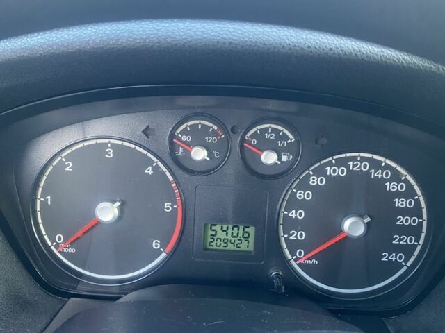 Серый Форд Фокус, объемом двигателя 1.6 л и пробегом 209 тыс. км за 3650 $, фото 4 на Automoto.ua