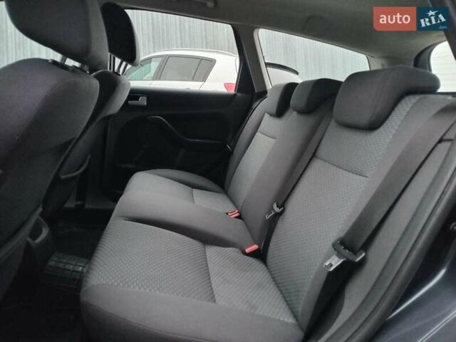 Серый Форд Фокус, объемом двигателя 1.6 л и пробегом 317 тыс. км за 3690 $, фото 16 на Automoto.ua