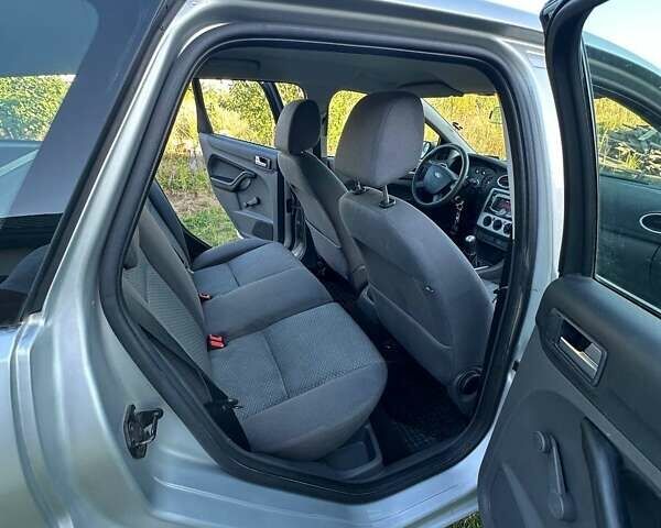 Серый Форд Фокус, объемом двигателя 1.6 л и пробегом 204 тыс. км за 4100 $, фото 17 на Automoto.ua