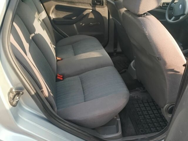 Сірий Форд Фокус, об'ємом двигуна 1.6 л та пробігом 265 тис. км за 3100 $, фото 10 на Automoto.ua