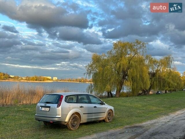 Серый Форд Фокус, объемом двигателя 1.6 л и пробегом 350 тыс. км за 5100 $, фото 2 на Automoto.ua