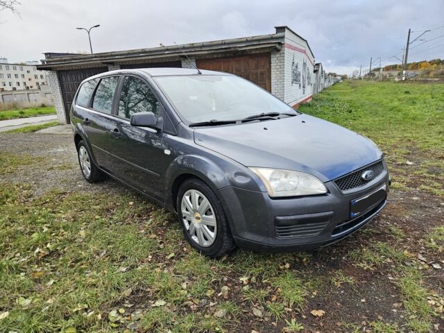 Форд Фокус 2005 в Житомире на Automoto.ua Серый Форд Фокус, объемом двигателя 1.6 л и пробегом 400 тыс. км за 1900 $, фото 1 на Automoto.ua