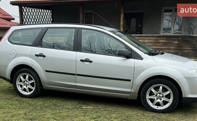 Серый Форд Фокус, объемом двигателя 1.6 л и пробегом 144 тыс. км за 4999 $, фото 11 на Automoto.ua