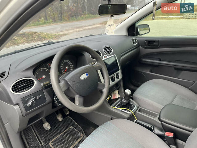 Сірий Форд Фокус, об'ємом двигуна 1.56 л та пробігом 319 тис. км за 3650 $, фото 29 на Automoto.ua