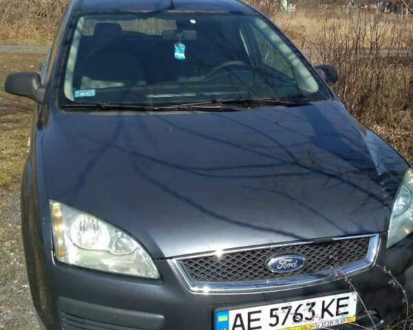 Серый Форд Фокус, объемом двигателя 1.6 л и пробегом 220 тыс. км за 5000 $, фото 3 на Automoto.ua