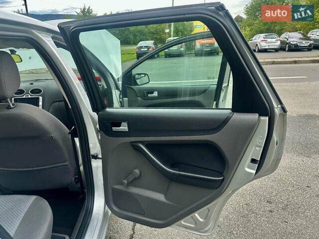 Серый Форд Фокус, объемом двигателя 1.6 л и пробегом 176 тыс. км за 4599 $, фото 32 на Automoto.ua