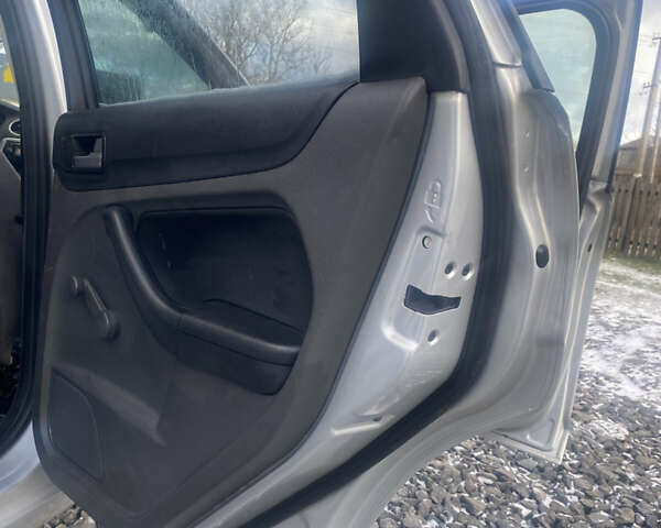 Сірий Форд Фокус, об'ємом двигуна 1.6 л та пробігом 209 тис. км за 3650 $, фото 18 на Automoto.ua