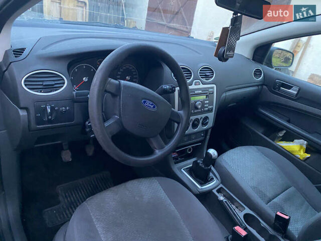 Серый Форд Фокус, объемом двигателя 1.56 л и пробегом 293 тыс. км за 4000 $, фото 10 на Automoto.ua
