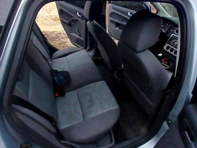 Серый Форд Фокус, объемом двигателя 1.6 л и пробегом 192 тыс. км за 4850 $, фото 9 на Automoto.ua