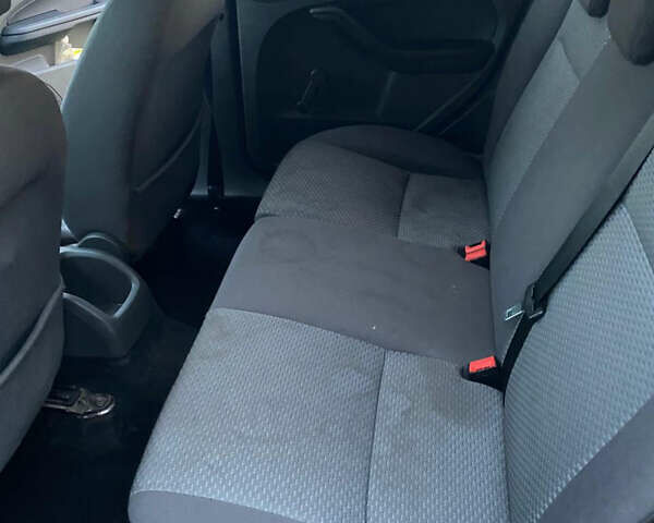 Серый Форд Фокус, объемом двигателя 1.56 л и пробегом 293 тыс. км за 4000 $, фото 6 на Automoto.ua