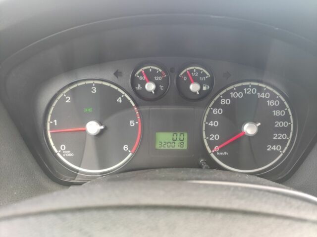 Сірий Форд Фокус, об'ємом двигуна 1.6 л та пробігом 320 тис. км за 2200 $, фото 21 на Automoto.ua