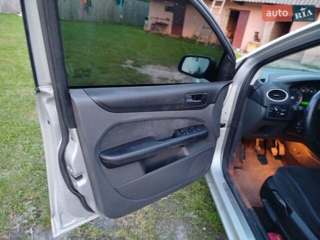 Серый Форд Фокус, объемом двигателя 1.75 л и пробегом 388 тыс. км за 4300 $, фото 4 на Automoto.ua