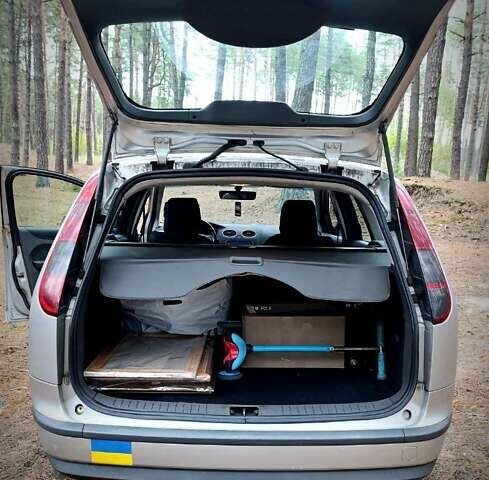 Серый Форд Фокус, объемом двигателя 1.56 л и пробегом 339 тыс. км за 3600 $, фото 8 на Automoto.ua