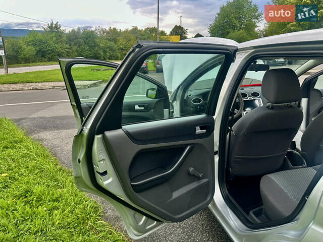 Серый Форд Фокус, объемом двигателя 1.6 л и пробегом 176 тыс. км за 4599 $, фото 27 на Automoto.ua