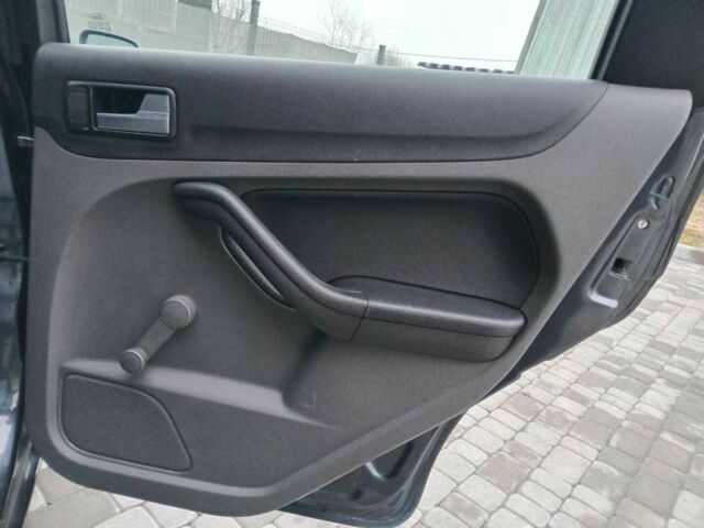 Сірий Форд Фокус, об'ємом двигуна 1.6 л та пробігом 317 тис. км за 3690 $, фото 15 на Automoto.ua