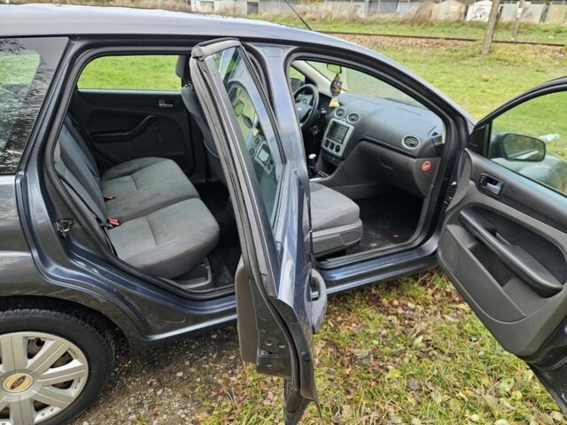 Форд Фокус 2005 в Житомире на Automoto.ua Серый Форд Фокус, объемом двигателя 1.6 л и пробегом 400 тыс. км за 1900 $, фото 7 на Automoto.ua