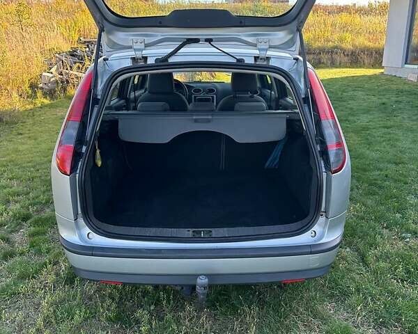 Серый Форд Фокус, объемом двигателя 1.6 л и пробегом 204 тыс. км за 4100 $, фото 9 на Automoto.ua