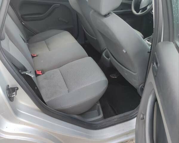 Сірий Форд Фокус, об'ємом двигуна 1.6 л та пробігом 320 тис. км за 2200 $, фото 14 на Automoto.ua