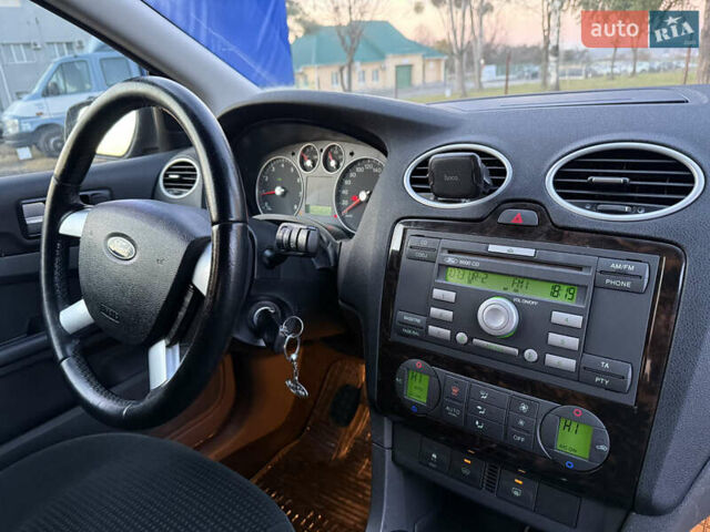 Серый Форд Фокус, объемом двигателя 1.6 л и пробегом 224 тыс. км за 3750 $, фото 4 на Automoto.ua