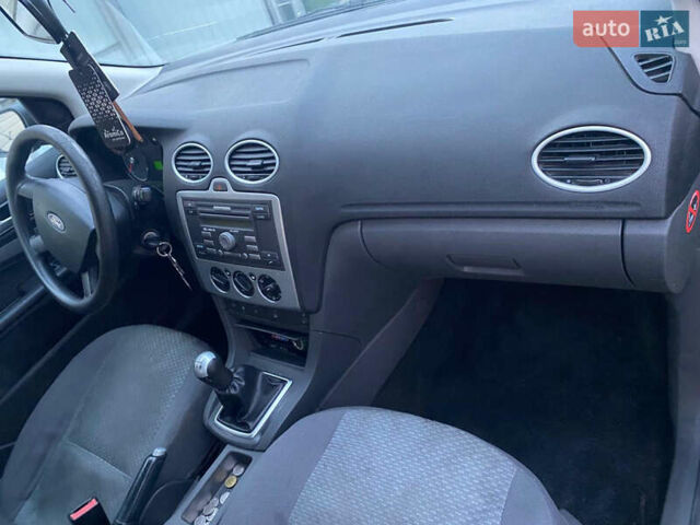 Серый Форд Фокус, объемом двигателя 1.56 л и пробегом 293 тыс. км за 4000 $, фото 8 на Automoto.ua