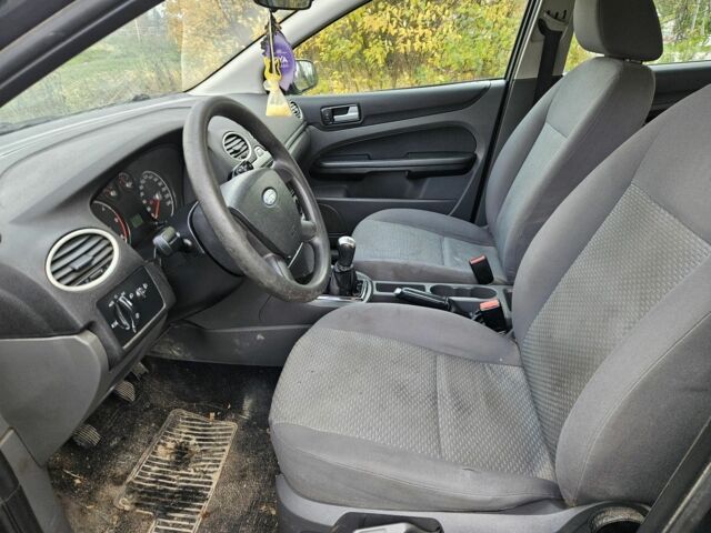 Форд Фокус 2005 в Житомире на Automoto.ua Серый Форд Фокус, объемом двигателя 1.6 л и пробегом 400 тыс. км за 1900 $, фото 9 на Automoto.ua