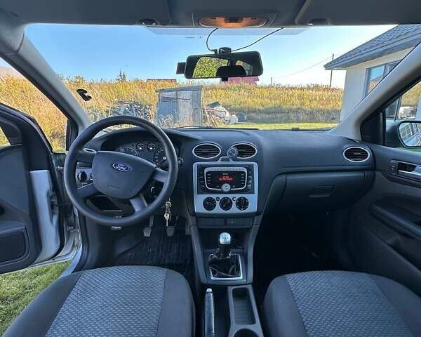 Серый Форд Фокус, объемом двигателя 1.6 л и пробегом 204 тыс. км за 4100 $, фото 10 на Automoto.ua