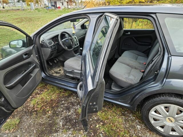 Форд Фокус 2005 в Житомире на Automoto.ua Серый Форд Фокус, объемом двигателя 1.6 л и пробегом 400 тыс. км за 1900 $, фото 6 на Automoto.ua