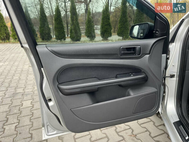 Сірий Форд Фокус, об'ємом двигуна 1.56 л та пробігом 319 тис. км за 3650 $, фото 25 на Automoto.ua