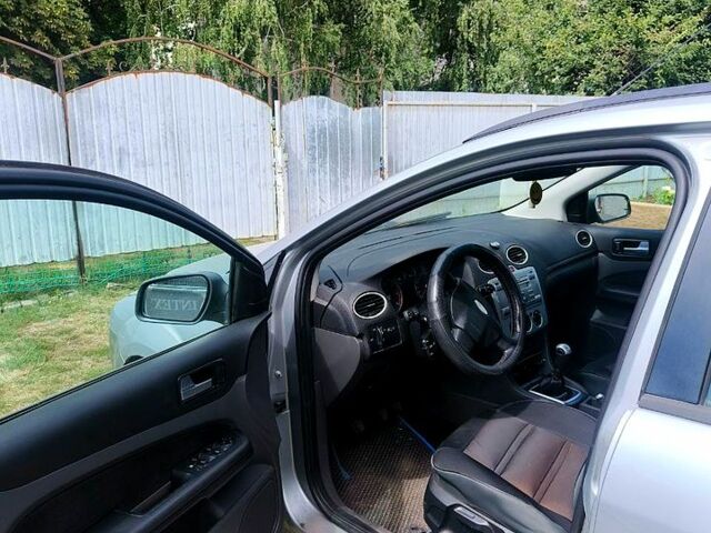 Серый Форд Фокус, объемом двигателя 1.8 л и пробегом 300 тыс. км за 4270 $, фото 2 на Automoto.ua