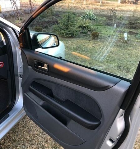 Серый Форд Фокус, объемом двигателя 1.6 л и пробегом 182 тыс. км за 4700 $, фото 10 на Automoto.ua