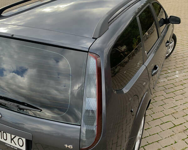 Серый Форд Фокус, объемом двигателя 1.6 л и пробегом 300 тыс. км за 5200 $, фото 9 на Automoto.ua