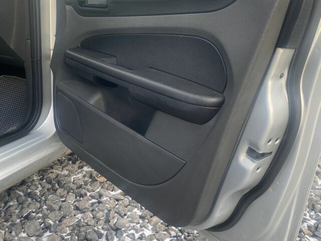 Серый Форд Фокус, объемом двигателя 1.6 л и пробегом 209 тыс. км за 3650 $, фото 15 на Automoto.ua