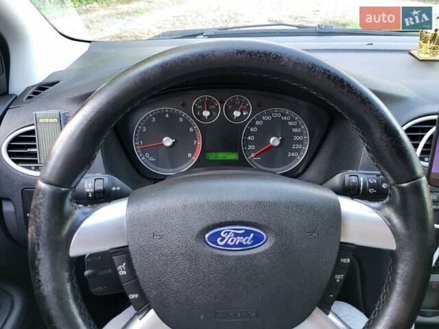 Серый Форд Фокус, объемом двигателя 1.6 л и пробегом 208 тыс. км за 4500 $, фото 2 на Automoto.ua