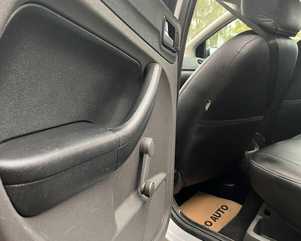 Серый Форд Фокус, объемом двигателя 1.56 л и пробегом 300 тыс. км за 3550 $, фото 9 на Automoto.ua