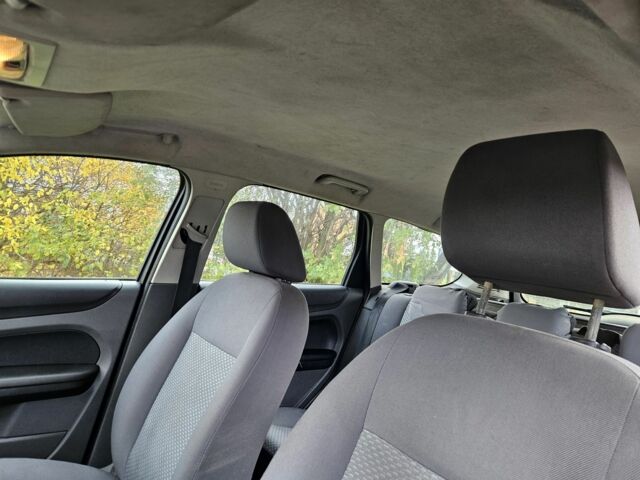 Форд Фокус 2005 в Житомире на Automoto.ua Серый Форд Фокус, объемом двигателя 1.6 л и пробегом 400 тыс. км за 1900 $, фото 11 на Automoto.ua