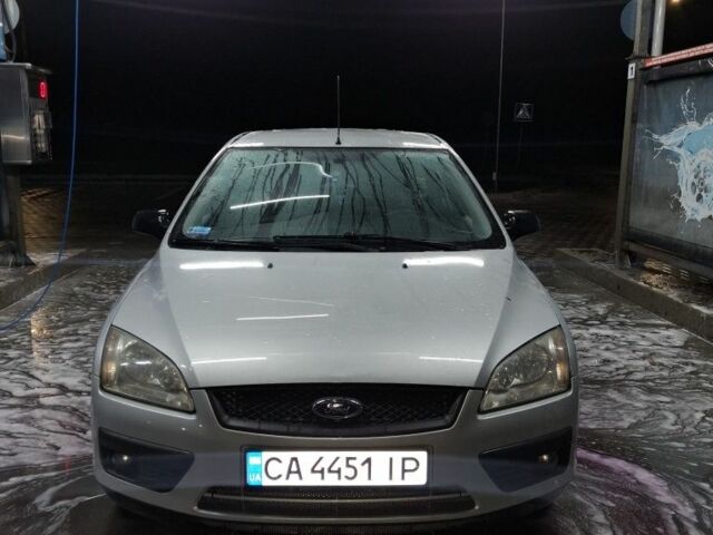 Серый Форд Фокус, объемом двигателя 1.6 л и пробегом 248 тыс. км за 4250 $, фото 3 на Automoto.ua