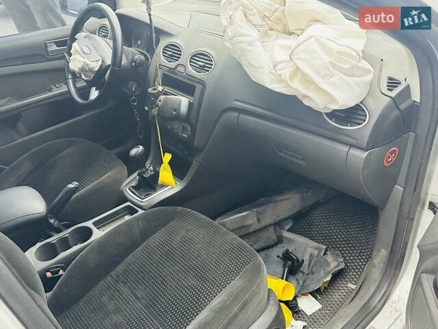 Сірий Форд Фокус, об'ємом двигуна 1.6 л та пробігом 200 тис. км за 2200 $, фото 6 на Automoto.ua