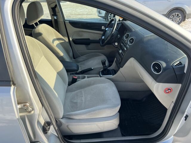 Сірий Форд Фокус, об'ємом двигуна 2 л та пробігом 347 тис. км за 2100 $, фото 16 на Automoto.ua