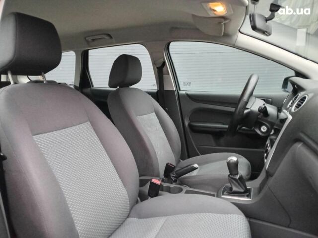 Серый Форд Фокус, объемом двигателя 1.6 л и пробегом 317 тыс. км за 3690 $, фото 9 на Automoto.ua