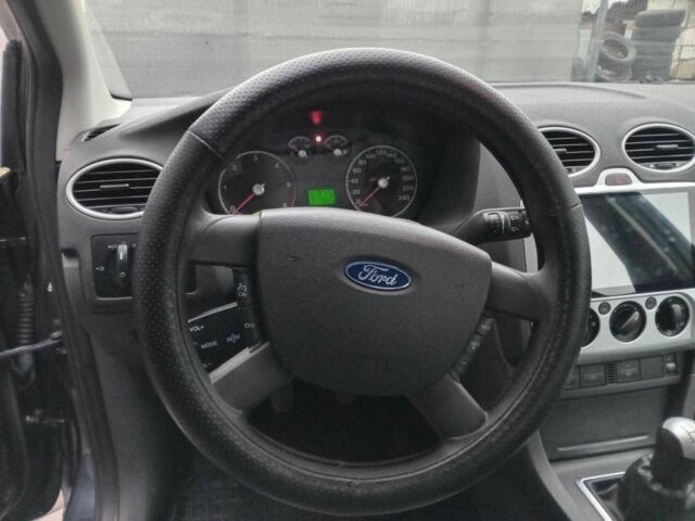 Сірий Форд Фокус, об'ємом двигуна 1.6 л та пробігом 317 тис. км за 3690 $, фото 18 на Automoto.ua