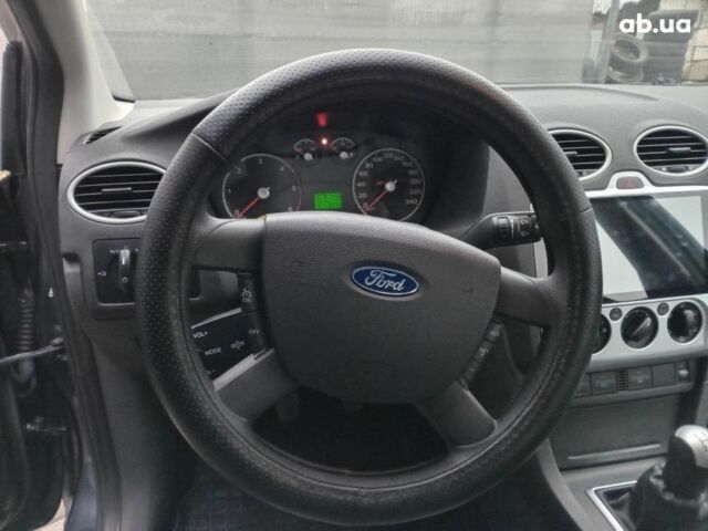 Серый Форд Фокус, объемом двигателя 1.6 л и пробегом 317 тыс. км за 3690 $, фото 18 на Automoto.ua