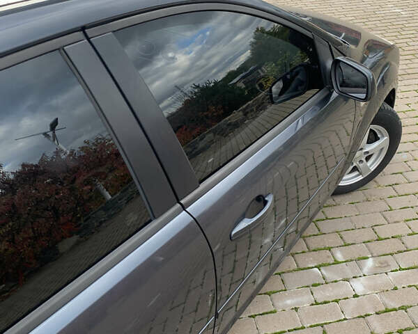 Серый Форд Фокус, объемом двигателя 1.6 л и пробегом 300 тыс. км за 5200 $, фото 5 на Automoto.ua