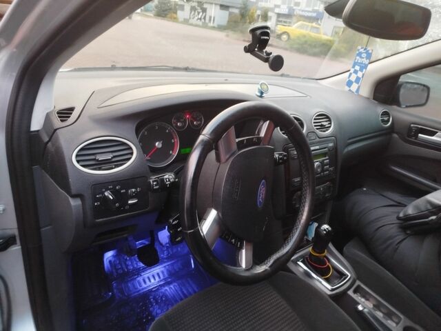 Серый Форд Фокус, объемом двигателя 1.8 л и пробегом 388 тыс. км за 4300 $, фото 5 на Automoto.ua