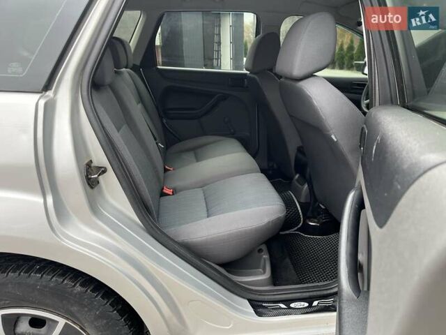 Серый Форд Фокус, объемом двигателя 1.56 л и пробегом 327 тыс. км за 4100 $, фото 11 на Automoto.ua
