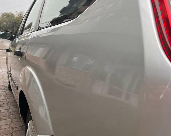 Серый Форд Фокус, объемом двигателя 1.56 л и пробегом 300 тыс. км за 3550 $, фото 3 на Automoto.ua