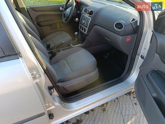 Сірий Форд Фокус, об'ємом двигуна 1.6 л та пробігом 218 тис. км за 4200 $, фото 9 на Automoto.ua