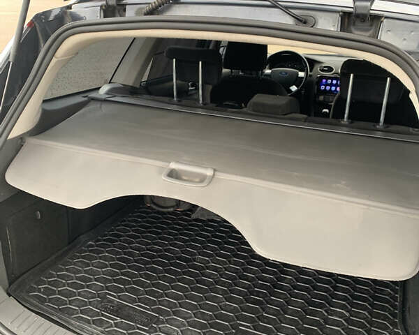 Серый Форд Фокус, объемом двигателя 1.6 л и пробегом 300 тыс. км за 5200 $, фото 33 на Automoto.ua