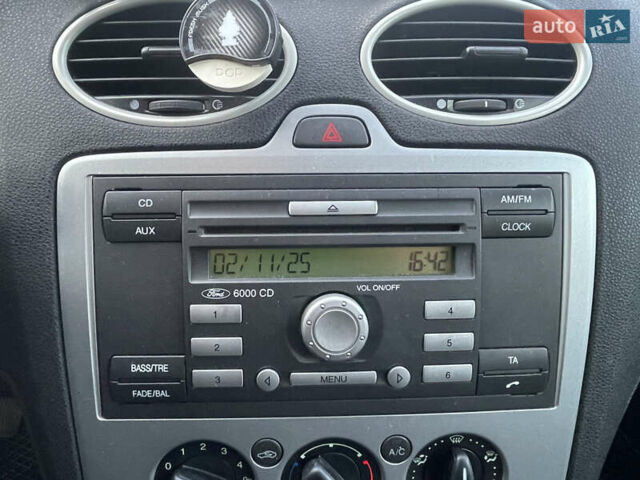 Серый Форд Фокус, объемом двигателя 1.6 л и пробегом 277 тыс. км за 4400 $, фото 10 на Automoto.ua