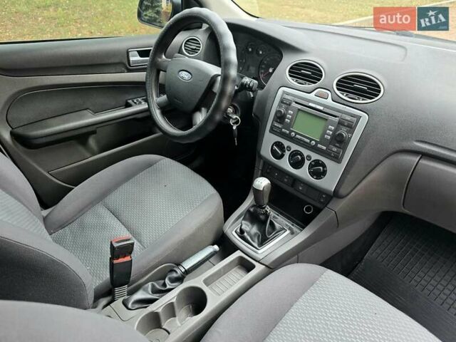 Серый Форд Фокус, объемом двигателя 1.56 л и пробегом 180 тыс. км за 3400 $, фото 29 на Automoto.ua